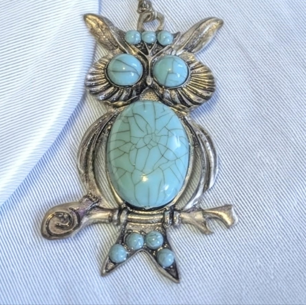 Silvertone and Faux Turquoise Owl Pendant Necklace